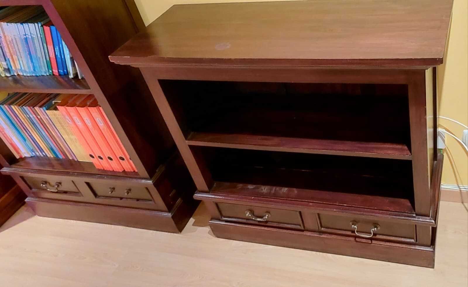 Conjunto de moveis em madeira Maciça