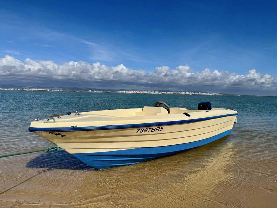 Barco 4 m com motor Tohatsu 25cv c/ docs e ATRELADO INCLUIDO