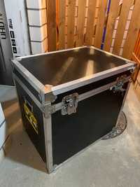 Ogromny metalowy kufer 67x46x64