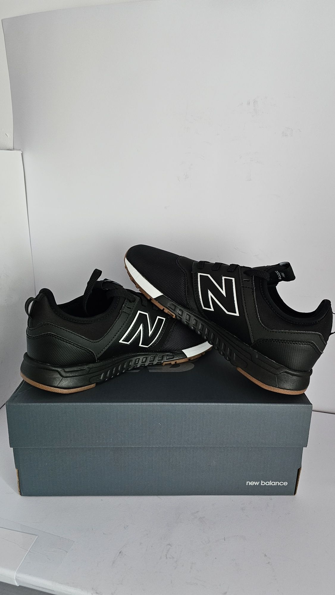 Buty nowe sportowe New Balance modny kolor rozmiar 41.5