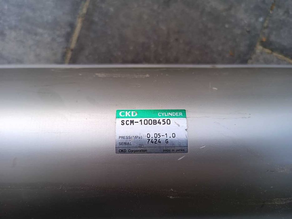 4 Siłowniki CKD SCM-100B450 tłok 100 skok 450mm, używane