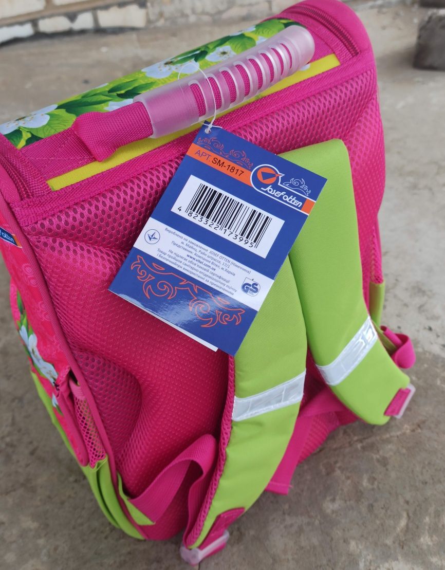 Шкільний рюкзак з етикеткою 395 грн
