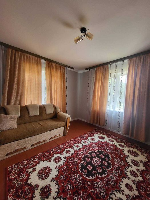 Продаж гарного будинку з земельною ділянкою в центрі Яремче!