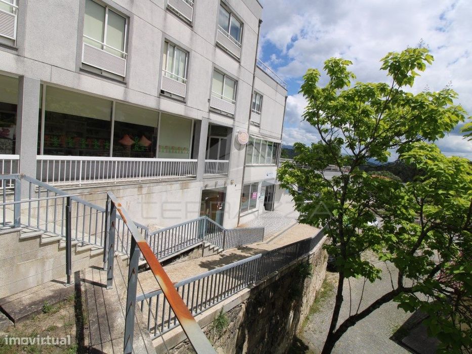 Espaço Comercial Em Mota-Fervença, Celorico De Basto.