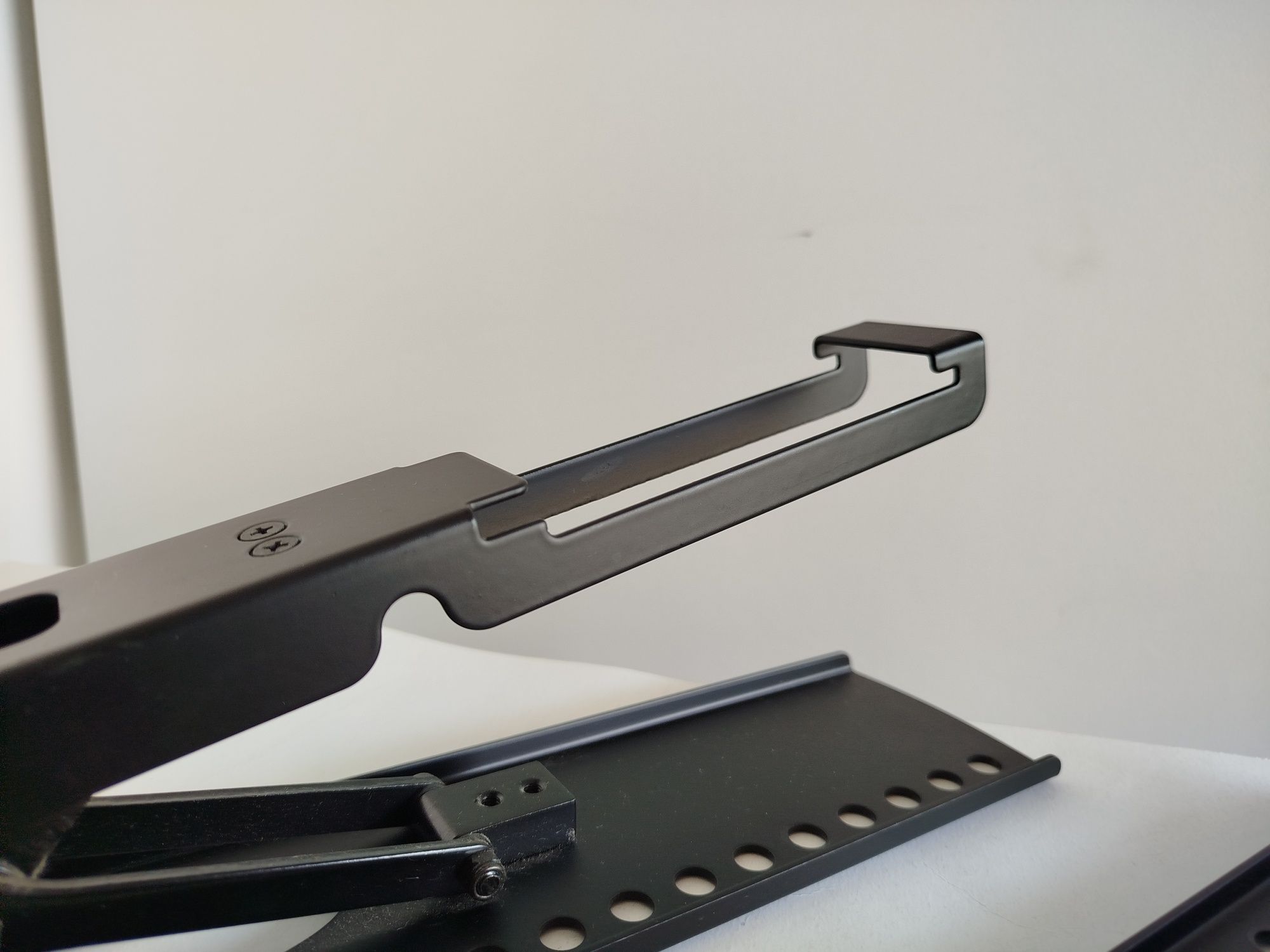 Suportes (garras) de parede para TVs grandes