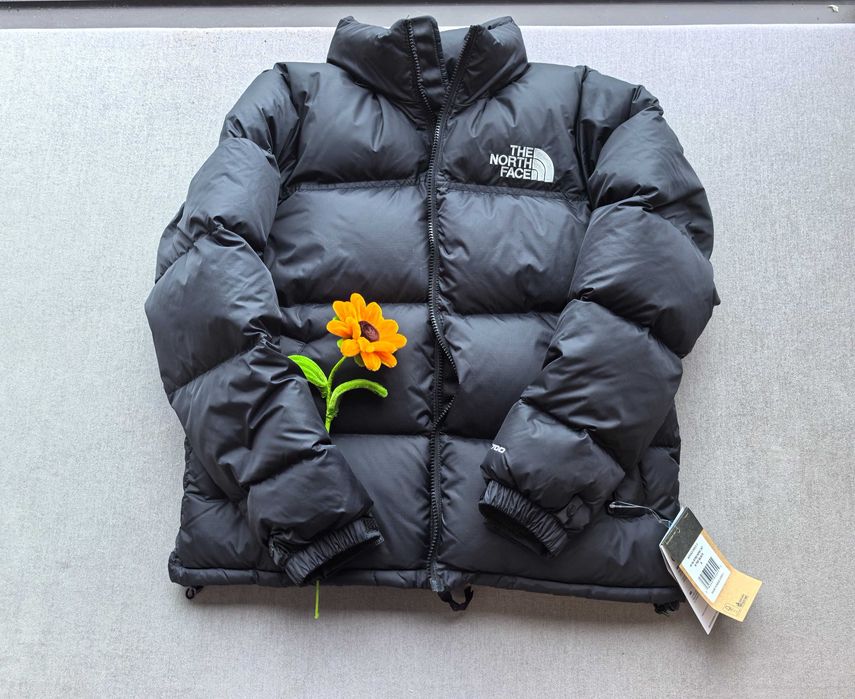 Relaksacyjna kurtka marki TNF w kolorze czarnym / rozmiar S