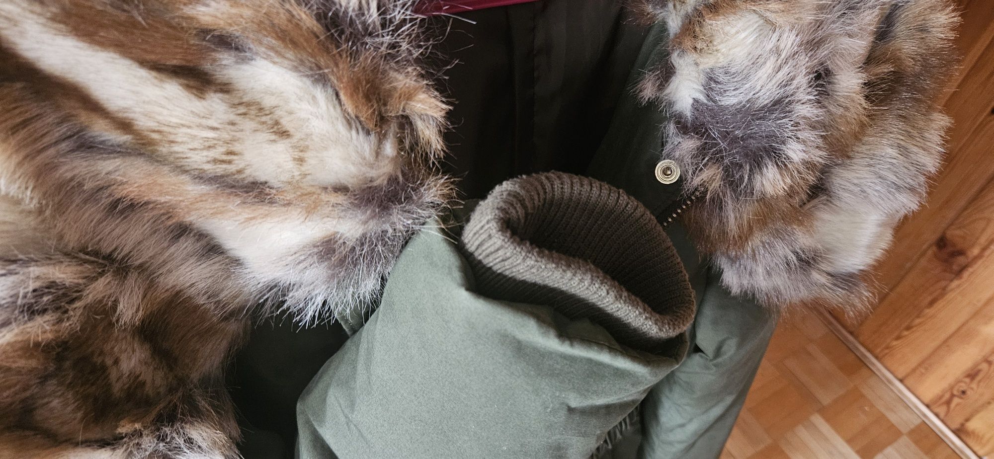 Gruba parka / kurtka khaki z kołnierzem ze sztucznego futra