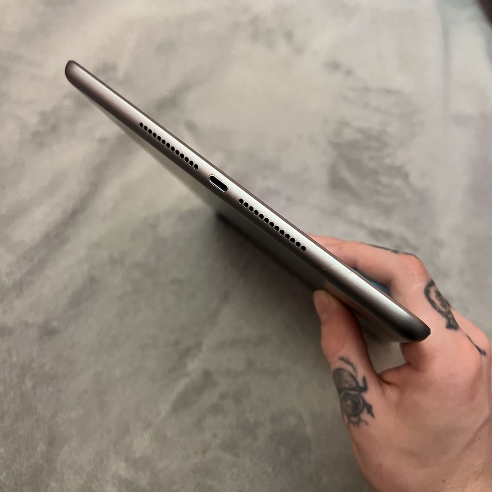 Продам iPad 2018 6th 9.7