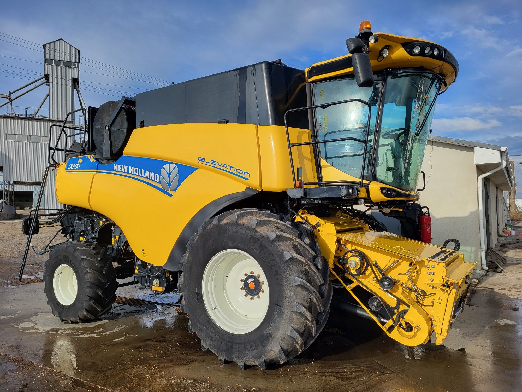 New holland  Cr9.90