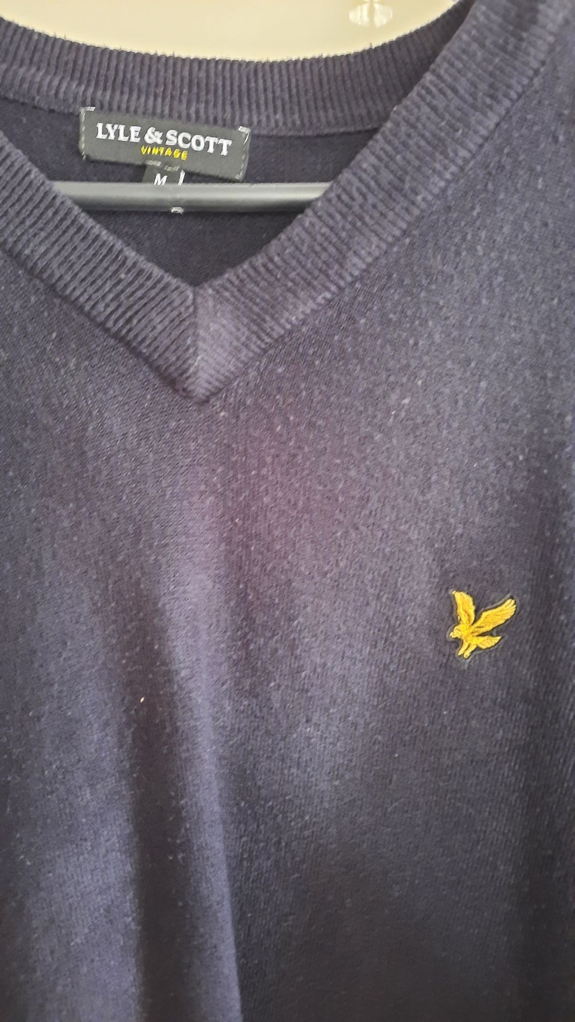 Sweterek w serek Lyle &Scott rozm.M
