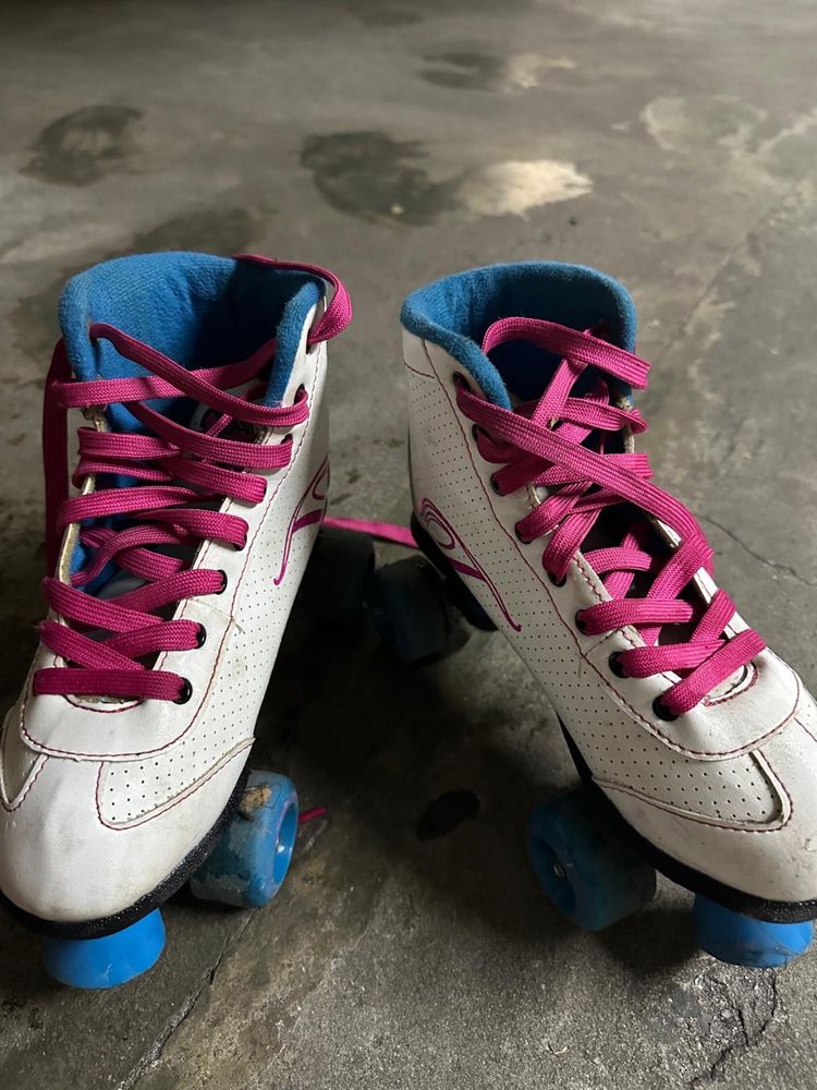 Patins de menina tamanho 37 como Novos