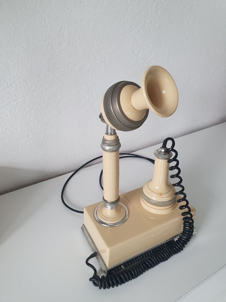 Zabytkowy telefon