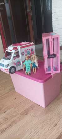 Zestaw Barbie- karetka, szafa , i 20 lalek