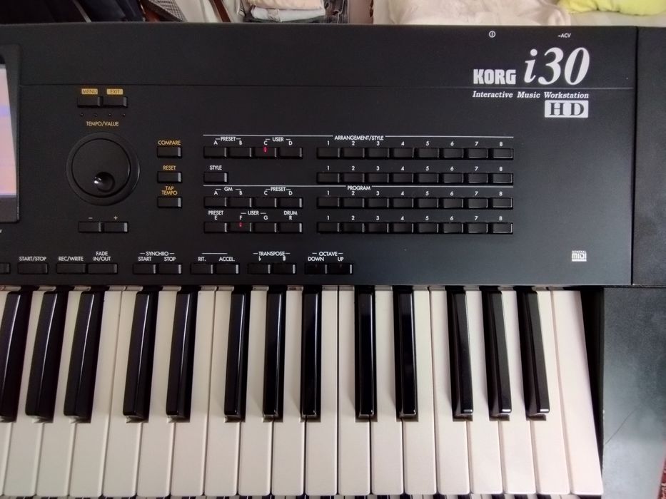 Сінтезатор Korg I30