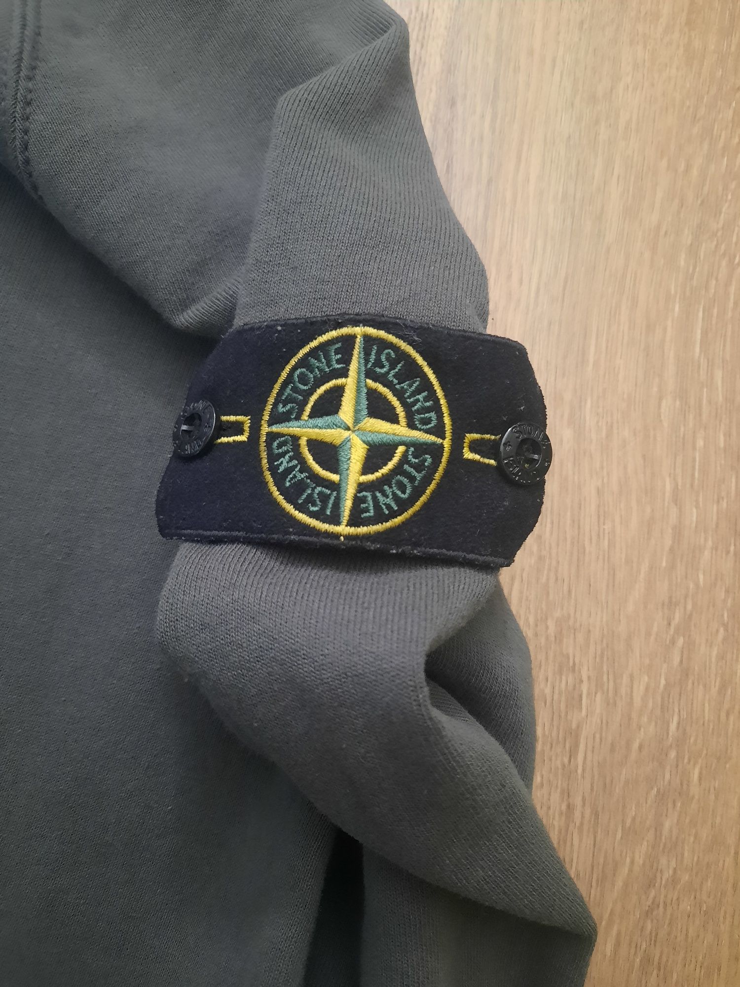 Stone Island [M]