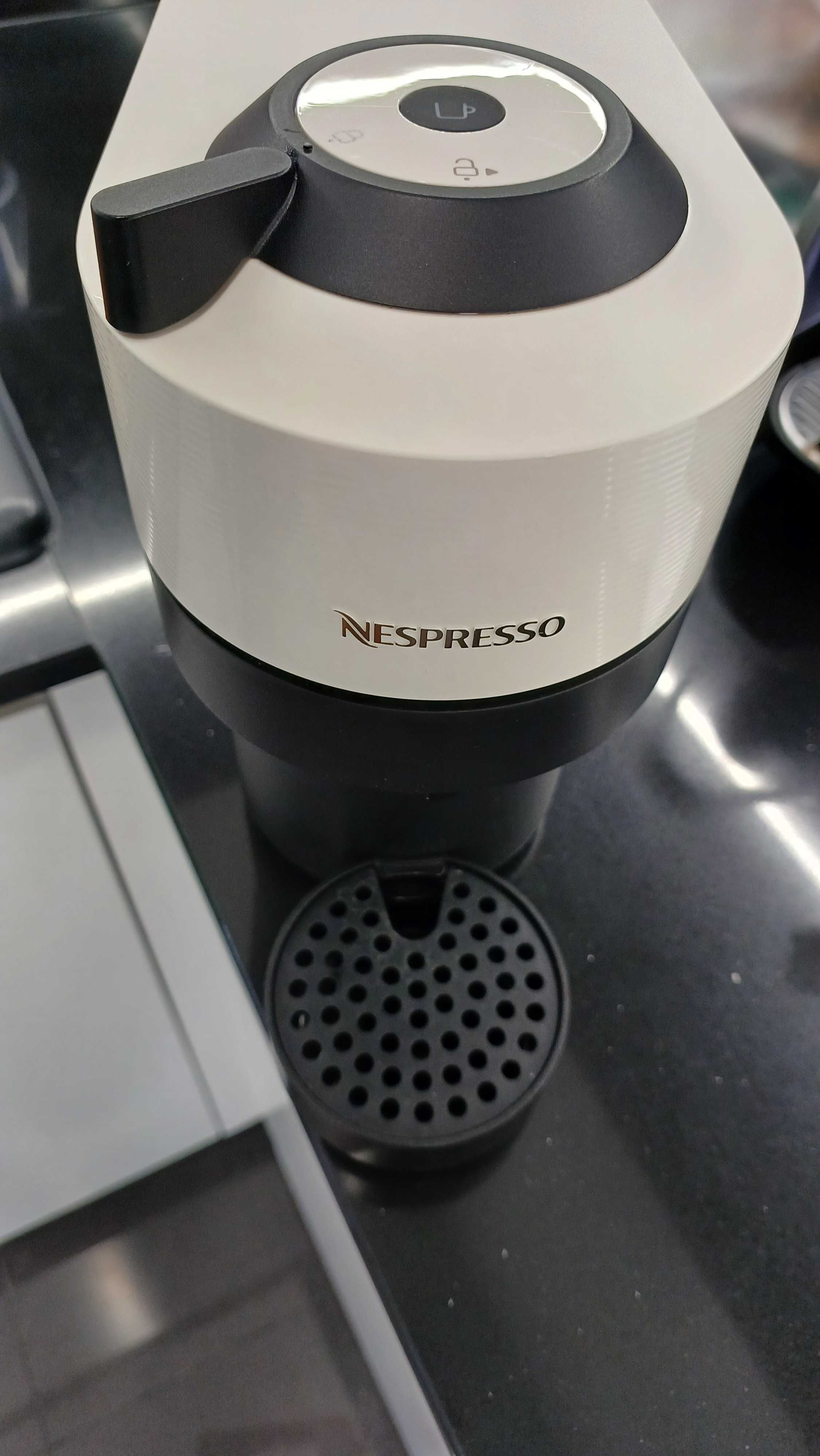 Vendo maquina café nespresso vertuo com garantia