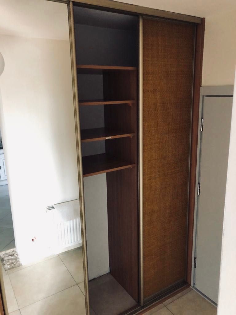 Ogromna szafa przesuwna lustro/rattan sypialnia przedpokoj