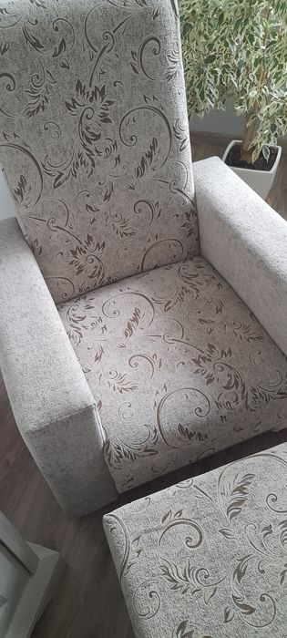 Fotel z podnóżkiem