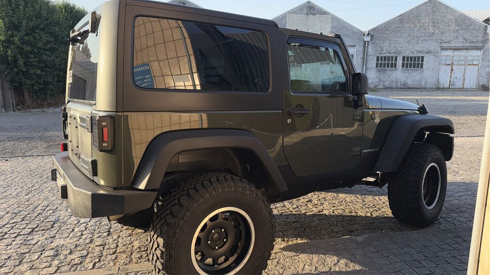 Vendo jeep wrangler 2 lugares 2015 c/material offroad