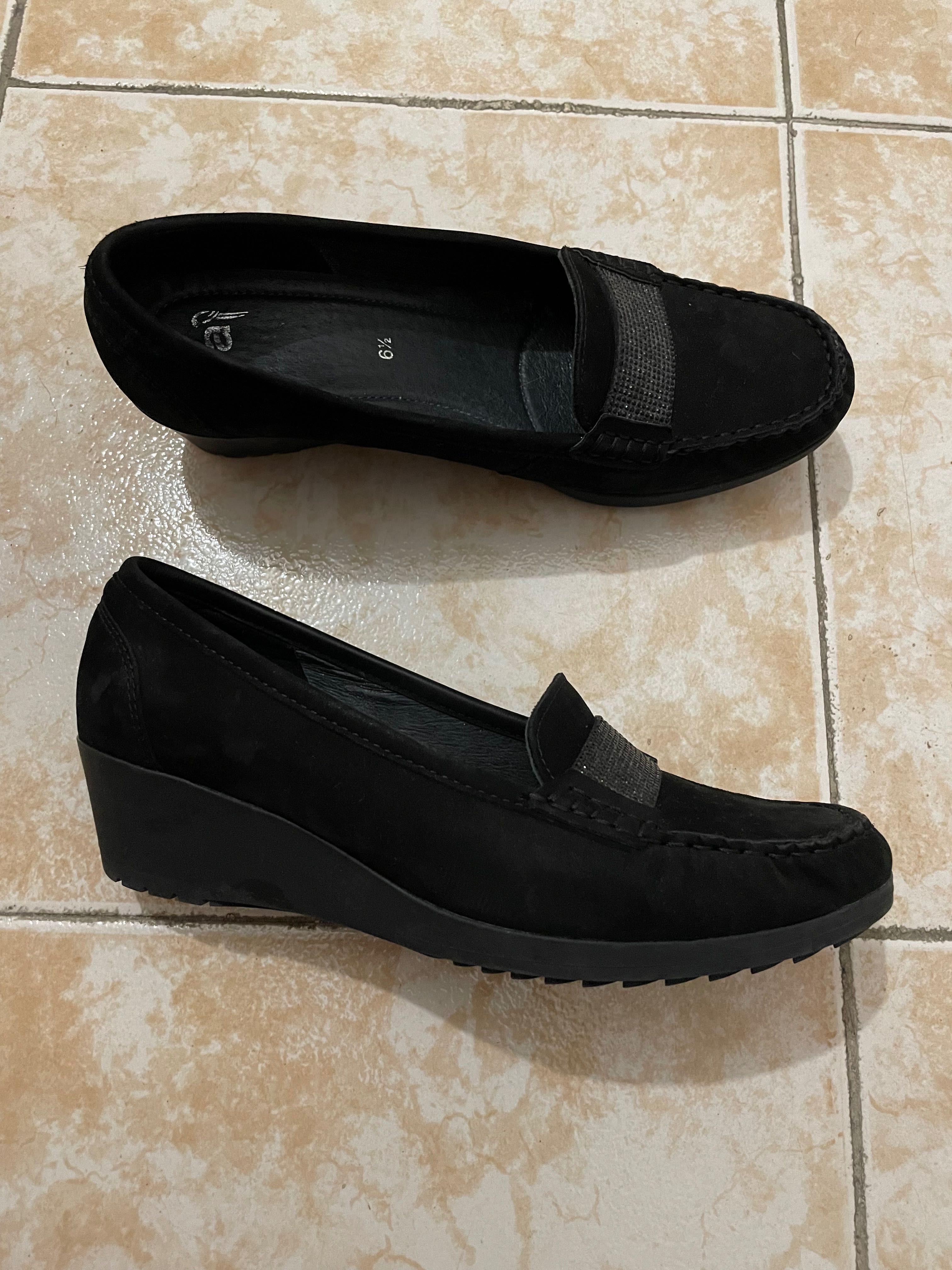 Sapatos pretos com salto