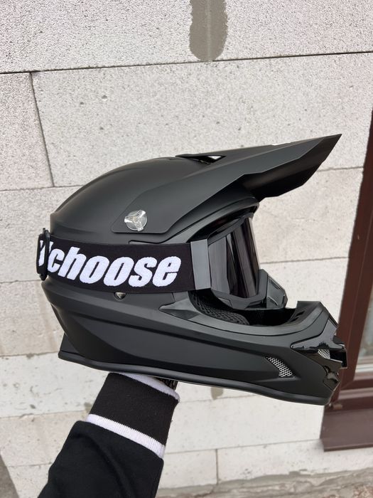 Продам новые эндуро шлема, кроссовые шлема, вело шлема, шлема для мото