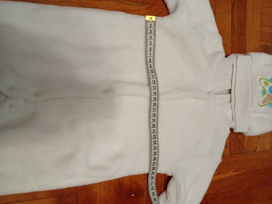 Комбінезон сніжно білого кольору з подарунком