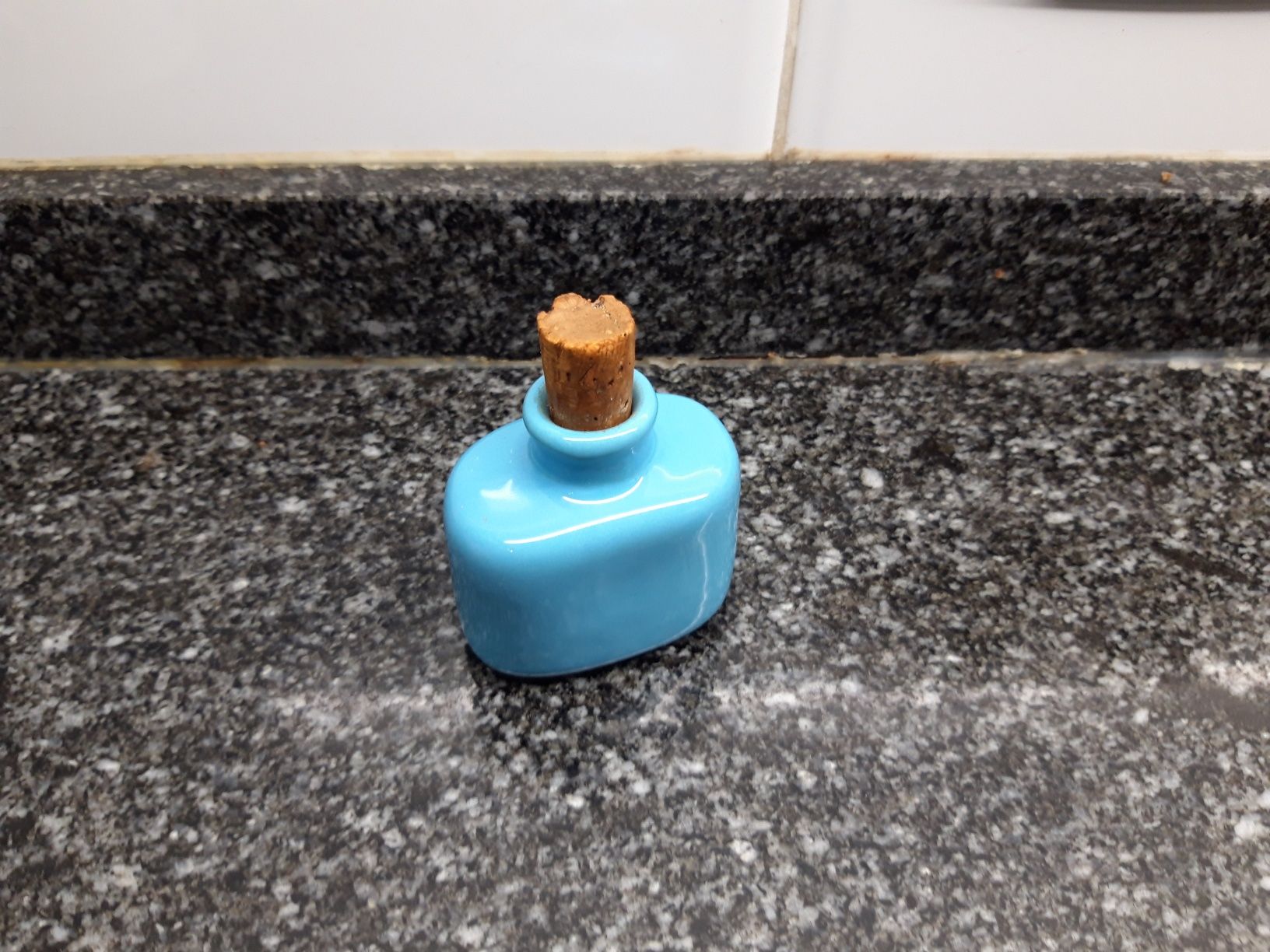 Frasquinho de cor azul