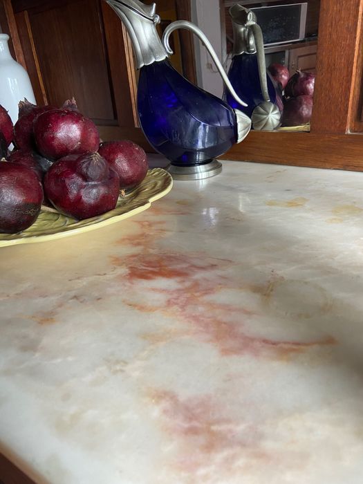 Dois móveis antigos