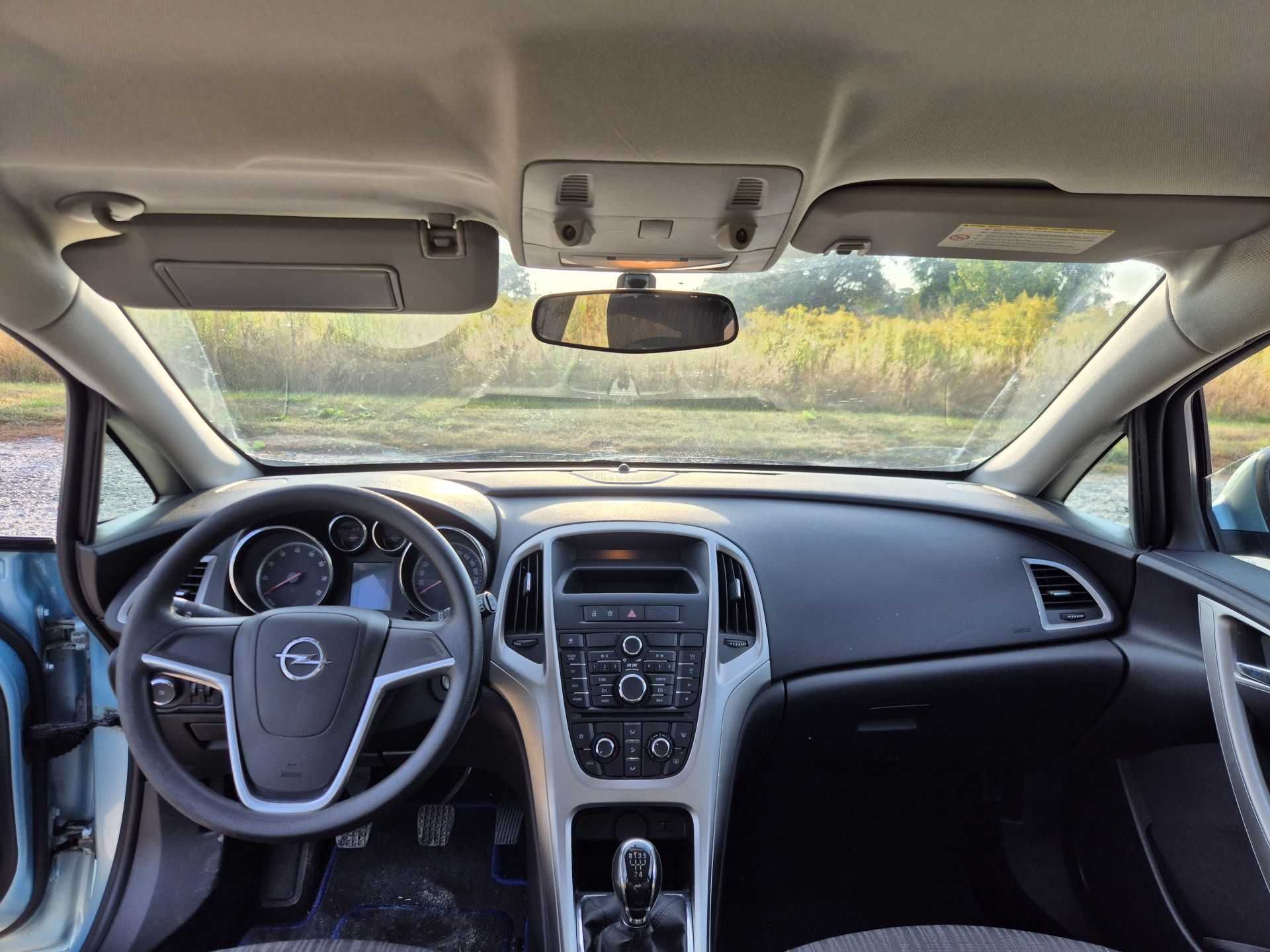 Opel Astra J - 2010 1.6B