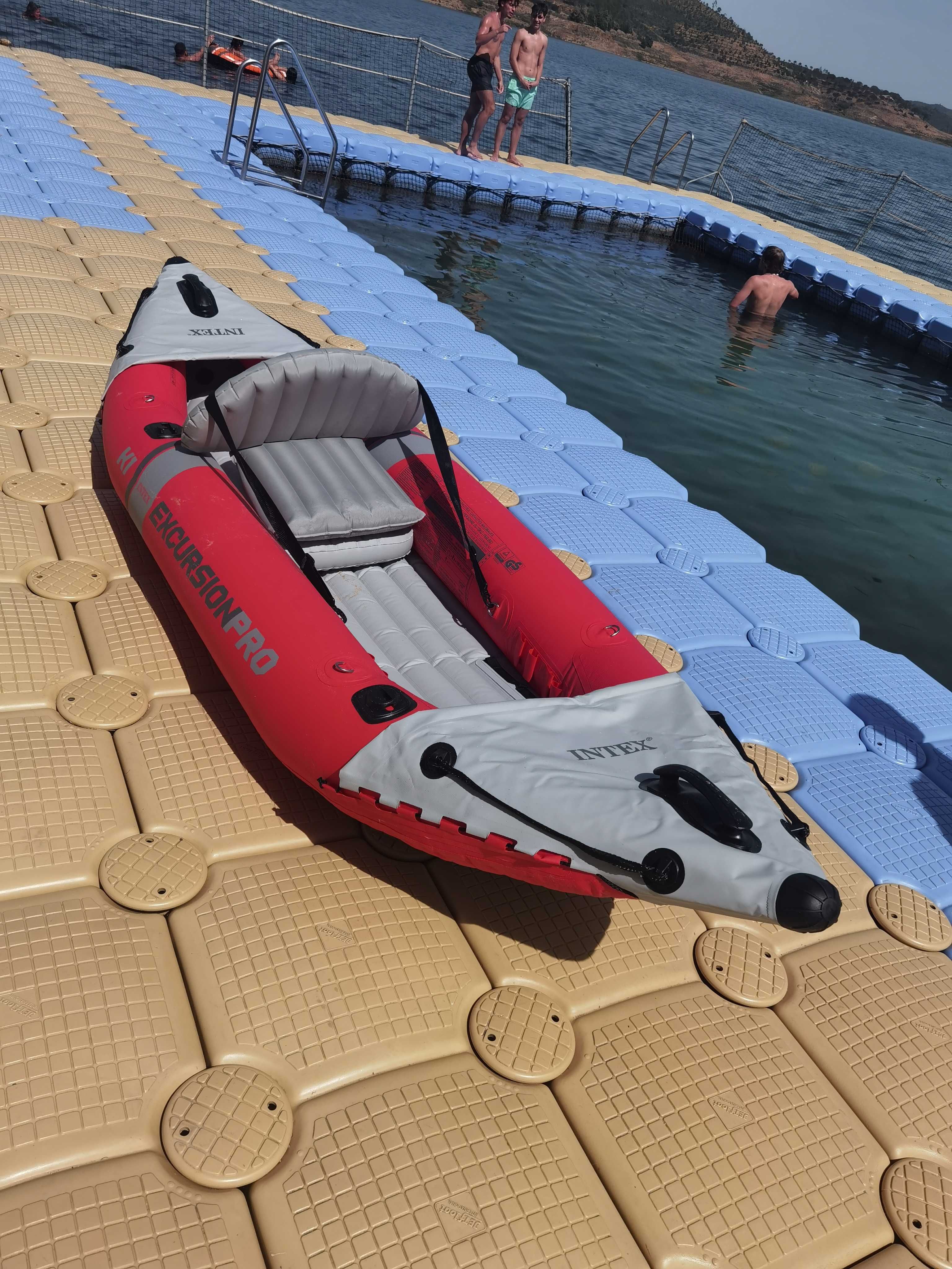 Kayak insuflável (só foi usado 2 vezes)
