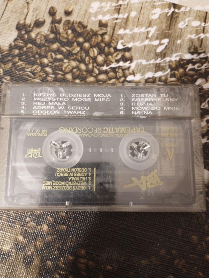Kolekcjonerska kaseta zespołu IRA.