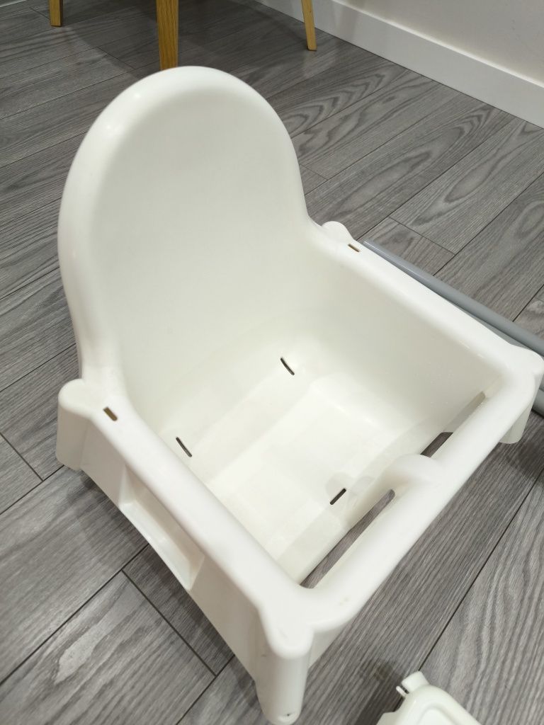 Cadeira IKEA ANTILOP com tabuleiro