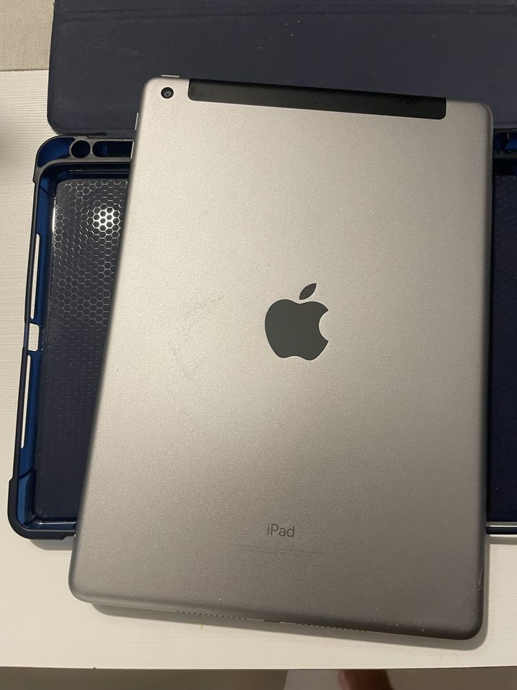 iPad 5. generacji (2017, 9,7″) Wi‑Fi + Cellular 32 GB