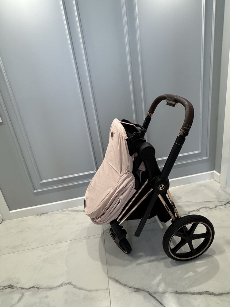 Прогулянковий візок Cybex Priam Rosegold 2024 року.
