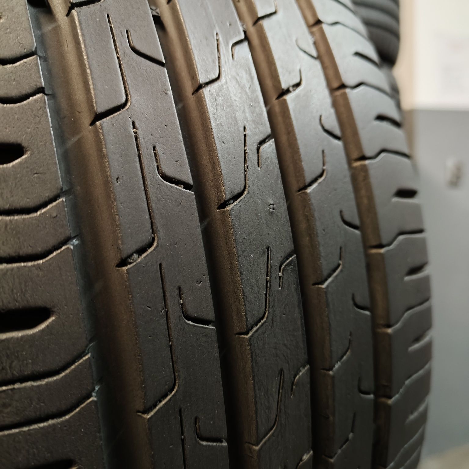 225/45/18 Sprzedam parę opon letnich Continental