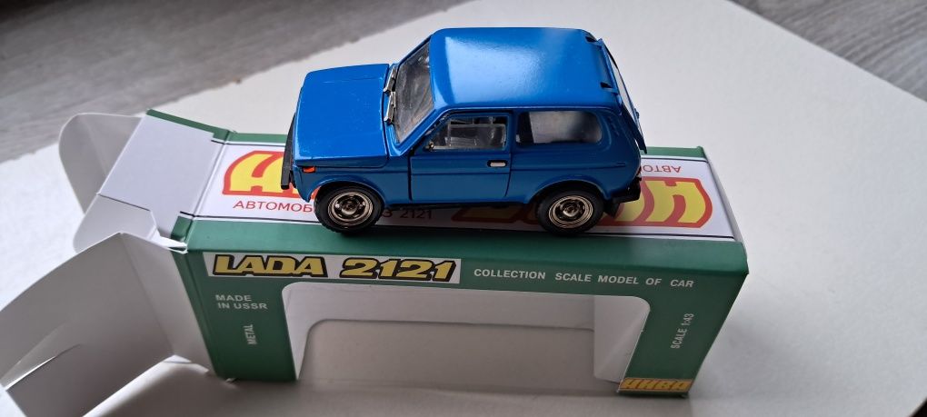 Model radzieckiego samochodu Lada Niva