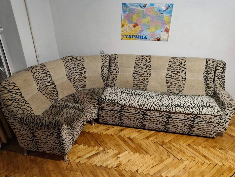 Кутовий диван і крісло