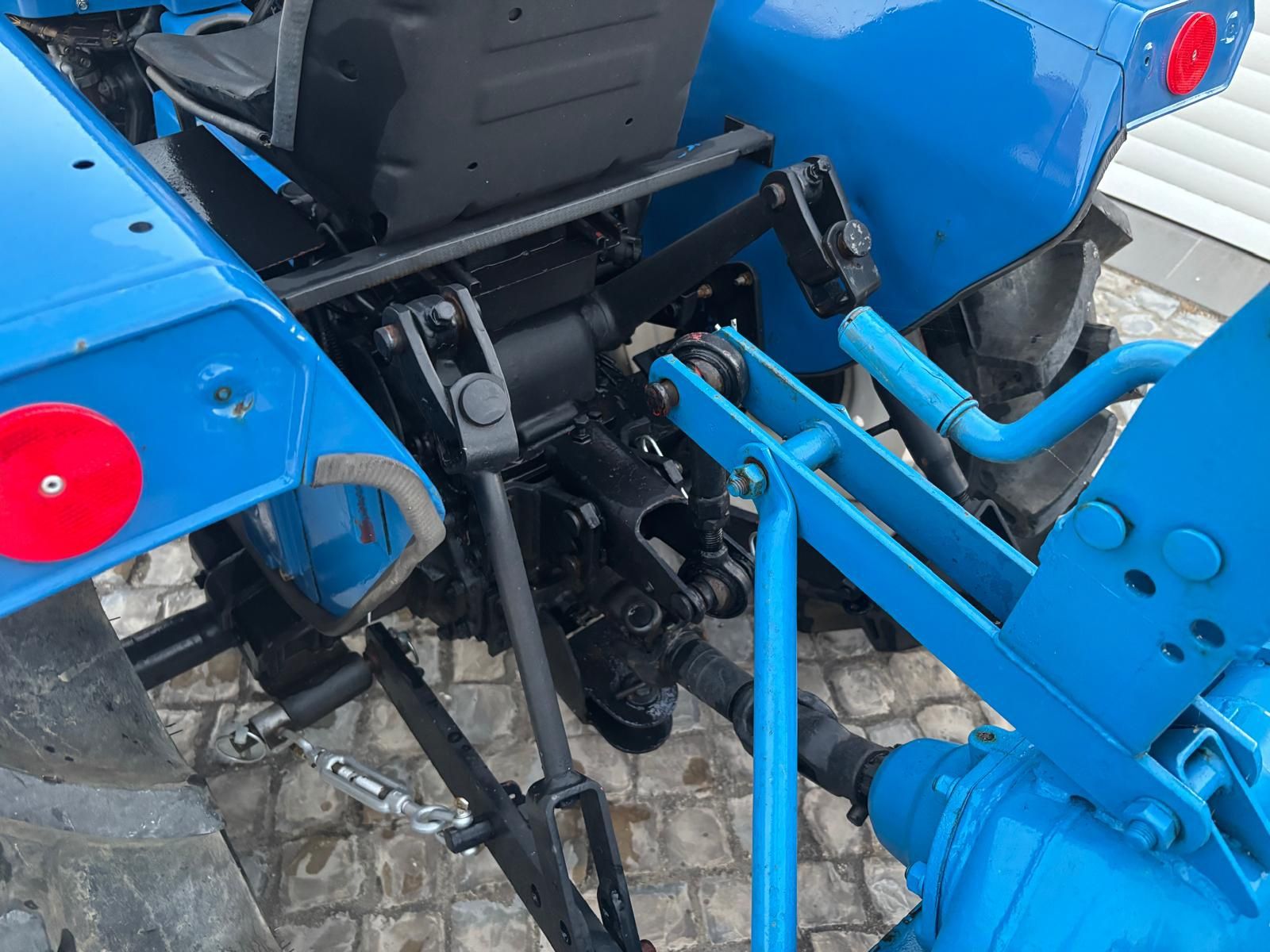 Trator iseki TU1700 com fresa