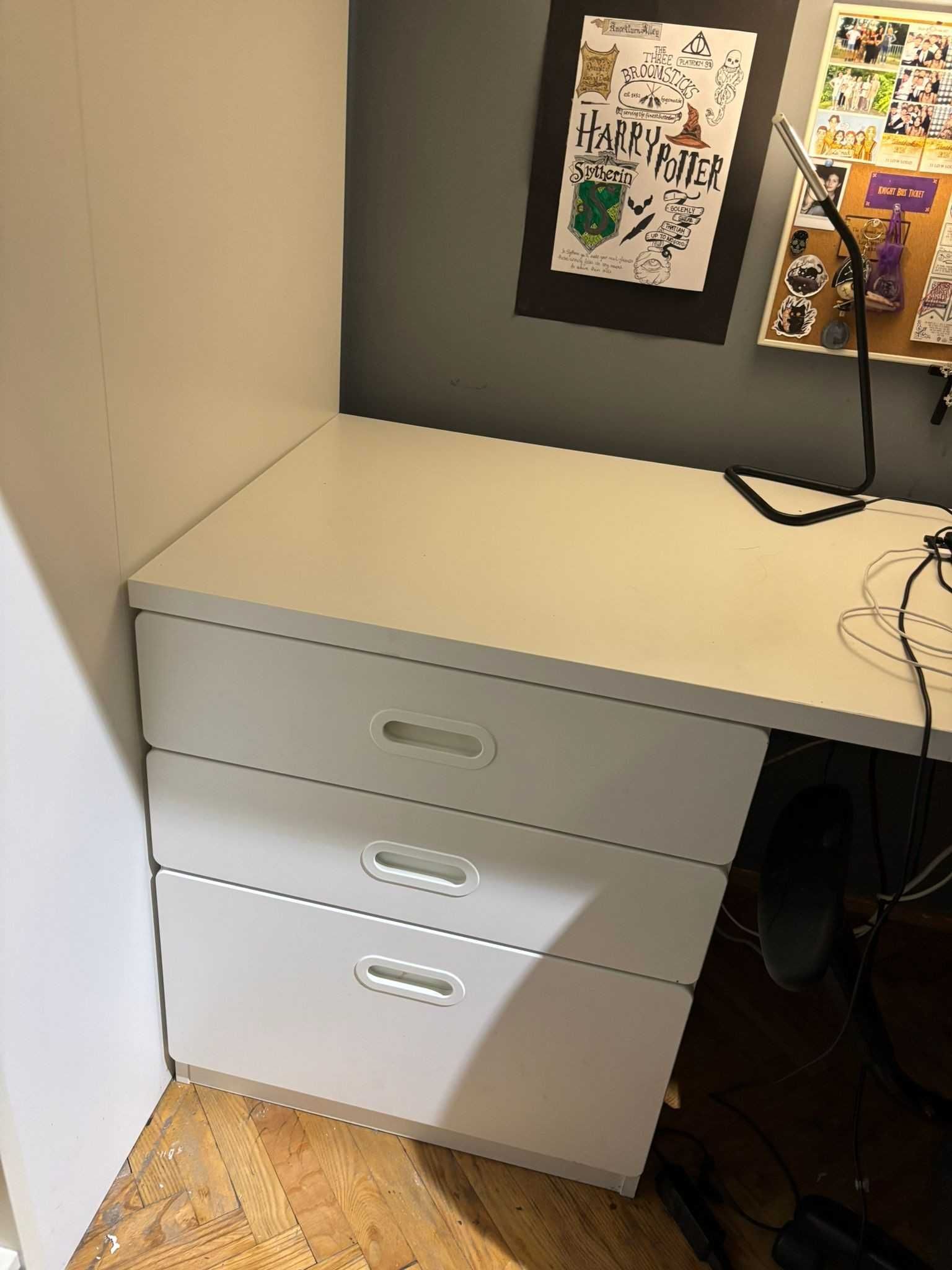 Łóżko na antresoli IKEA Småstad białe z biurkiem i szafą
