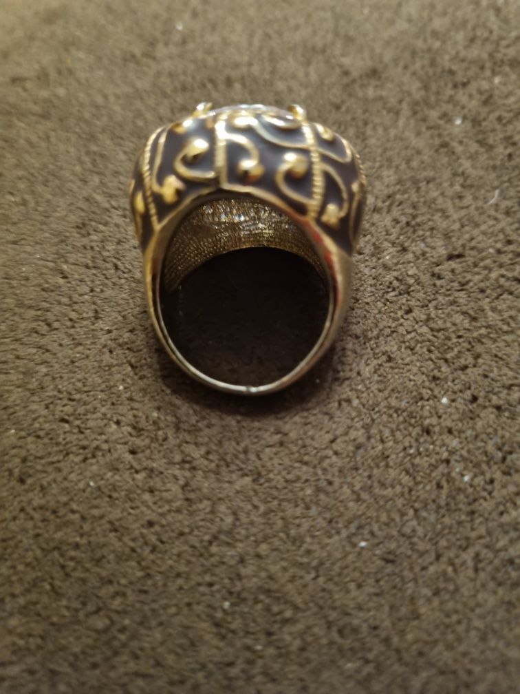 Перстень с позолотой и камнем своровски