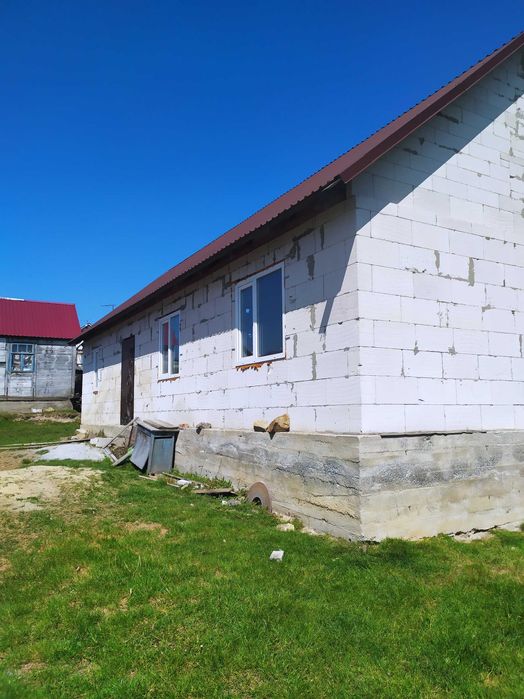 Новий будинок з комунікаціями.Ціну знижено з терміновістю продажу.Торг