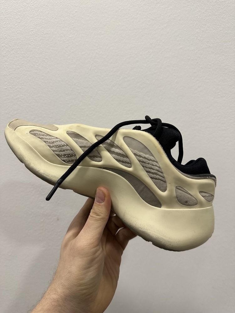 adidas Yeezy 700 V3 Azael rozmiar 45 1/3