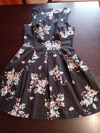 Sukienka czarna w kwiaty 38