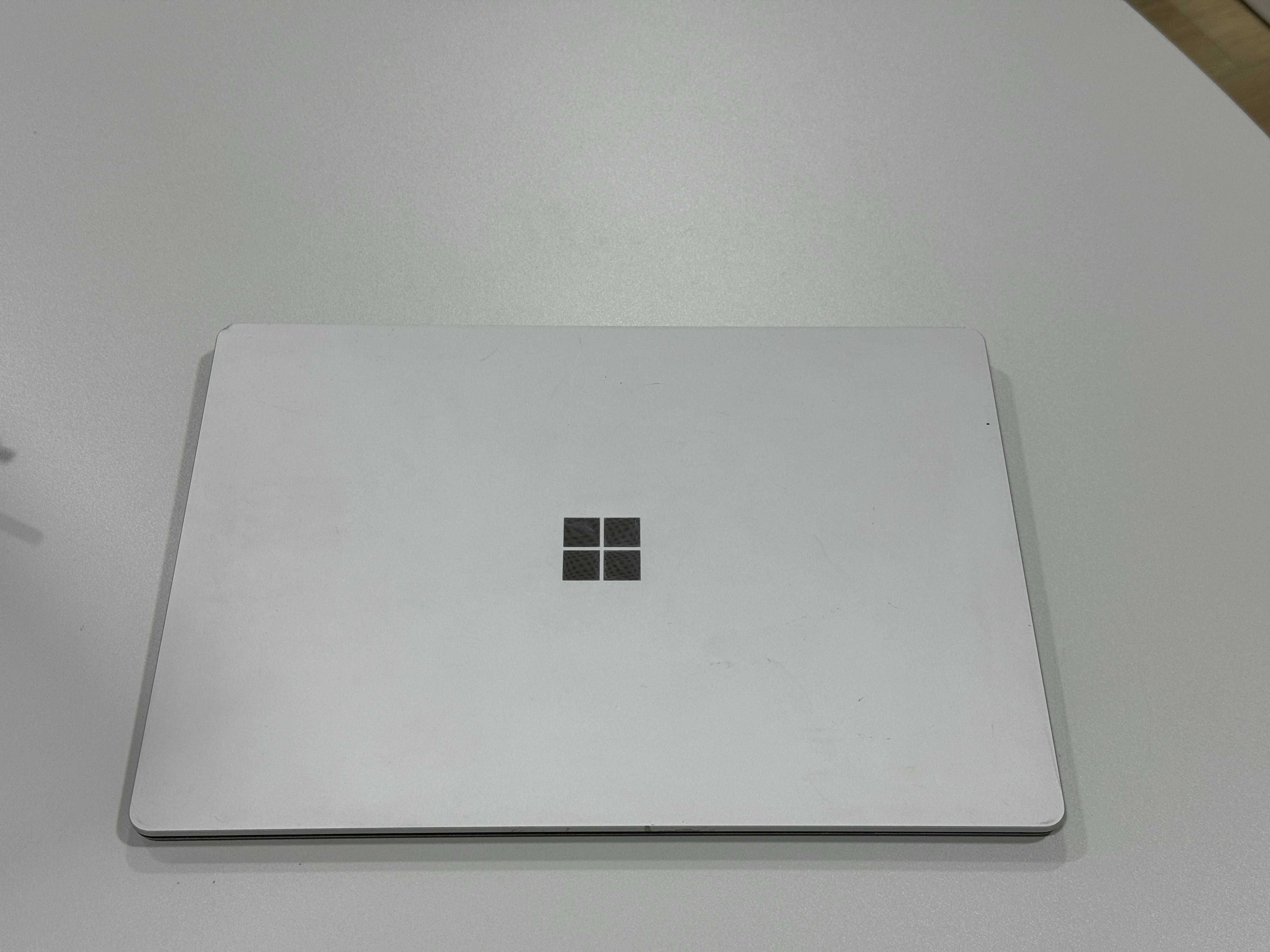 Microsoft Surface Pro Laptop  13'' 256gb SSD  + 8GB RAM