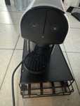 Maquina cafe delta Q com expositor de capsulas