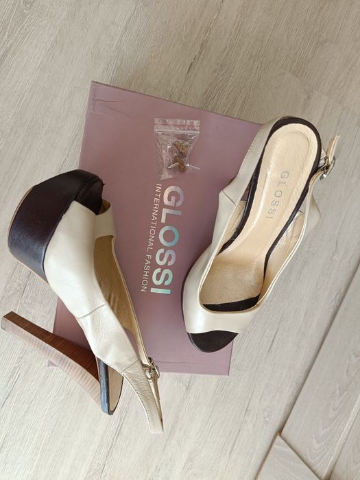 Босоніжки  Glossi   на каблуку