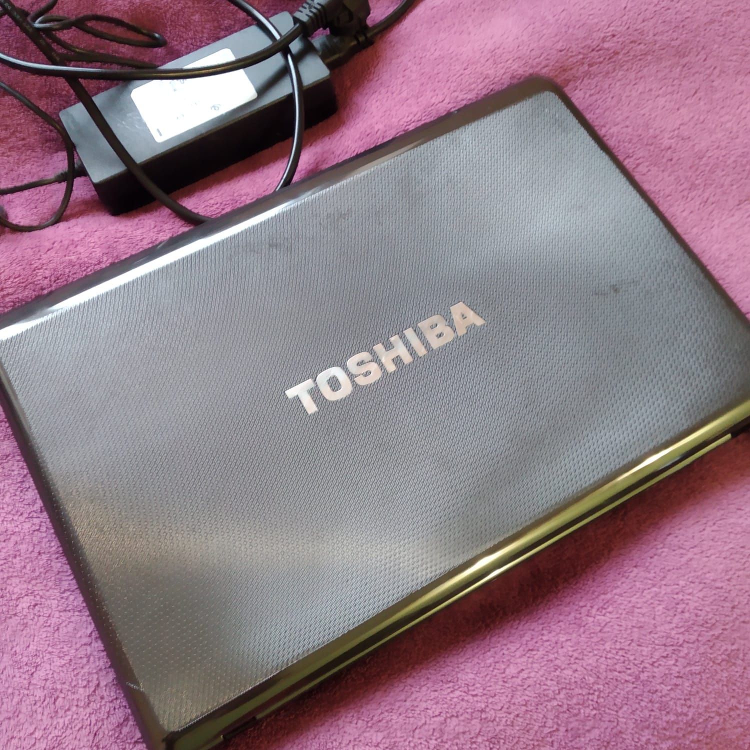 Toshiba Core i7 Q740 8 ядер 3D-матрица Ноутбук Батарея держит 3 часа