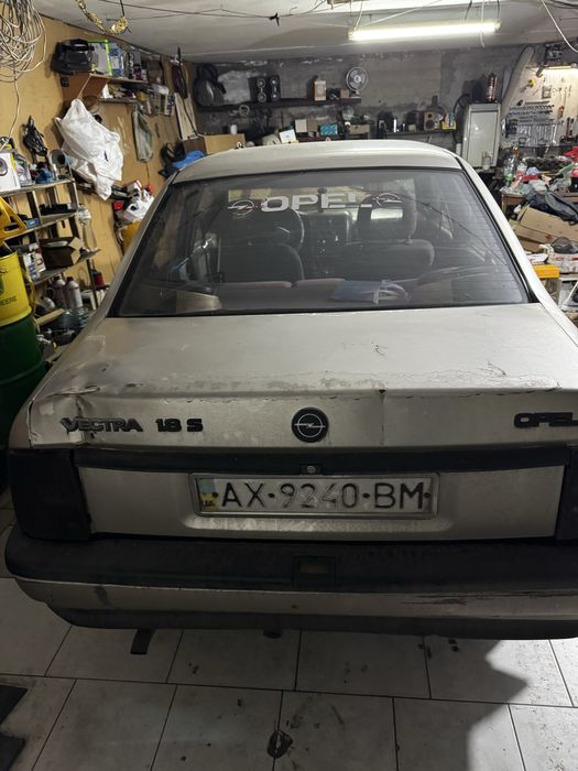 Opel vectra-a 1,8 89 року