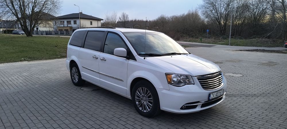 Chrysler Grand Voyager Town& Country  3.6L Stow&Go 7 osobowy