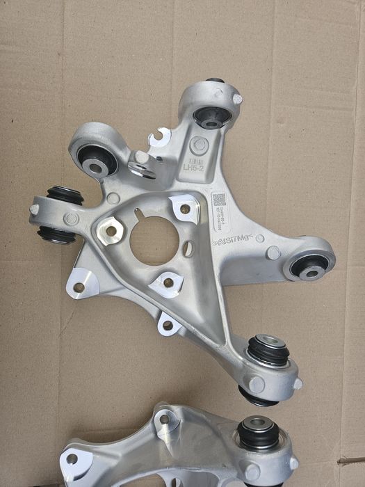 Заднея цапфа Tesla model 3